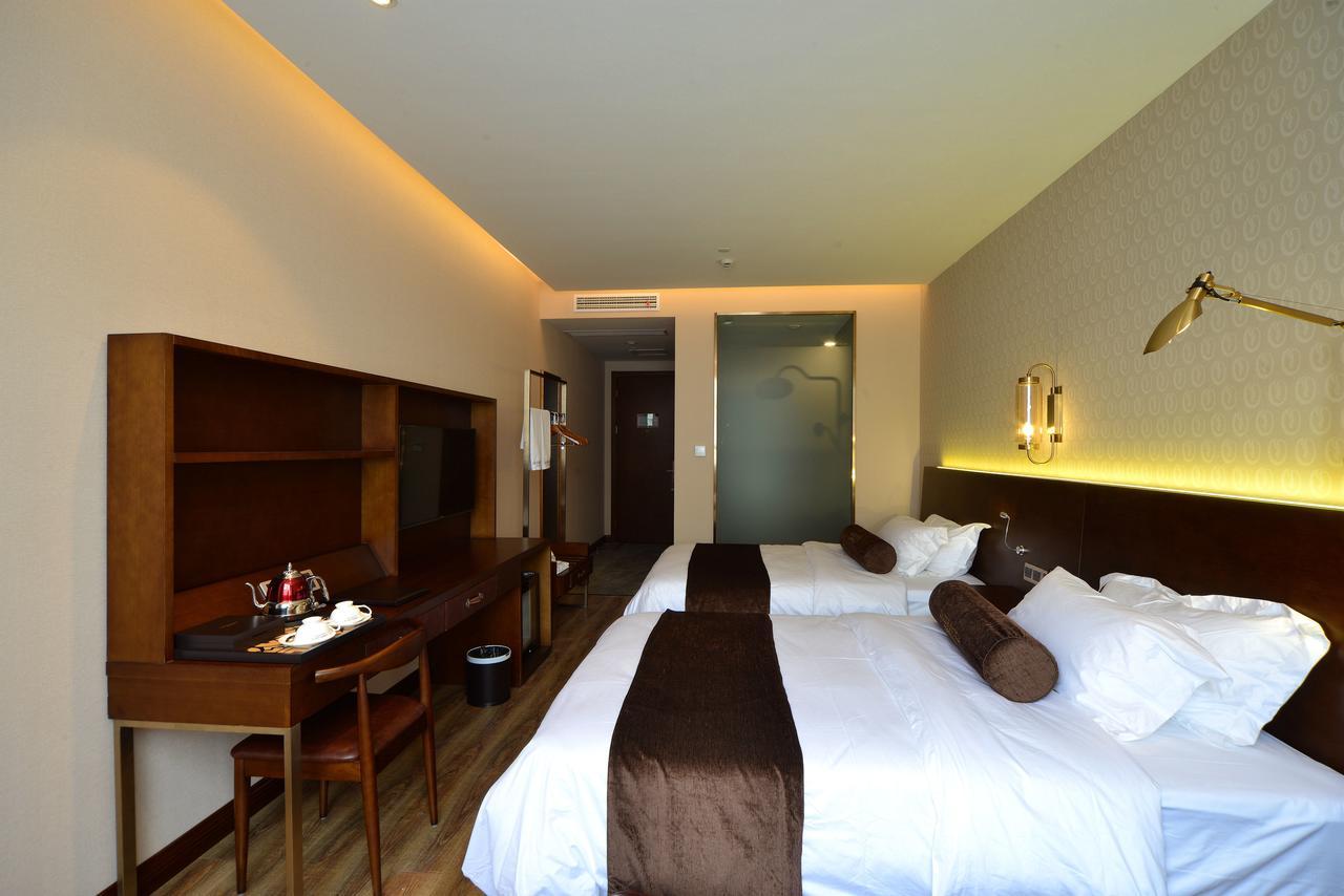 Manxin Hotel Shanghai Xujiahui Bagian luar foto